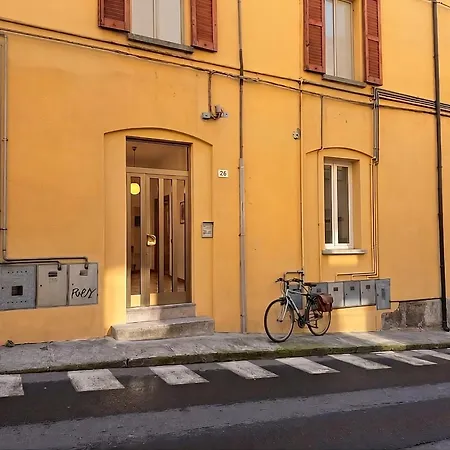 Moderno E Luminoso A Box Auto Apartment *